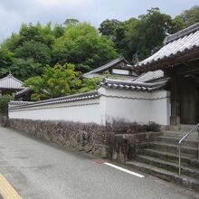 光明禅寺前の藍染川