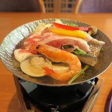 能登豚と海鮮、彩り野菜の塩鍋