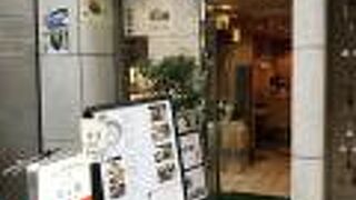 店内は京都らしい奥へ長い造りとなっているお店