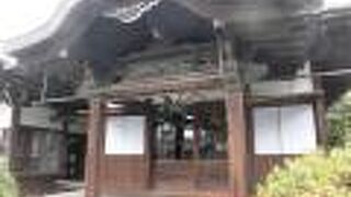 方広寺鐘銘事件の引き金となった「国家安康」の梵鐘がある