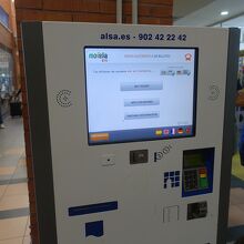 なぜか自動券売機は空いてる