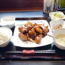 写真で見るより、メインの量多いです