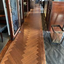 テーブル卓、カウンター、個室