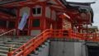 新宿の都心にある神社