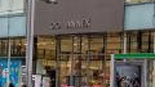 新宿のおしゃれなショッピングモール