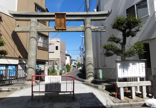 境内には立派な町内会館も建てられています