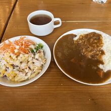 カレーは牛すじカレーでした。