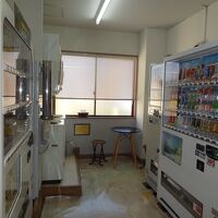 自販機コーナー・コインランドリーあります。