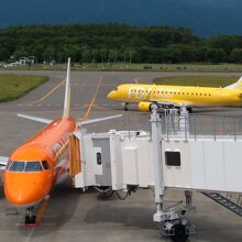 カラフルな飛行機たちが松本空港にやってくる