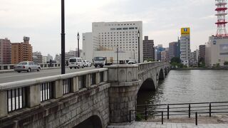 信濃川沿いのラン＆ウォークの目印に （萬代橋）