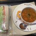 最高のロケーション＋広い店内＋おしゃれ感＝つよい