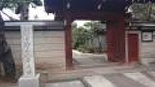 池上の朱門(あかもん)寺