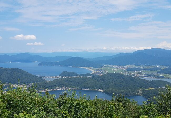 山頂公園のある三方五湖の展望地