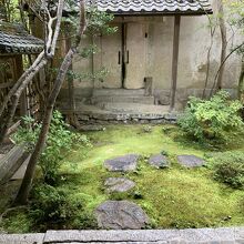 土蔵は寺子屋として使われていました。