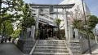 JR御茶ノ水駅から御茶ノ水仲通りを真っすぐ下る