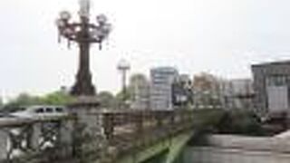 四ツ谷駅前、中央線の上を新宿通りが渡ります