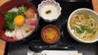 海鮮ばくだん丼