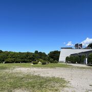 このあたりの遺跡・史跡見学の要になります。