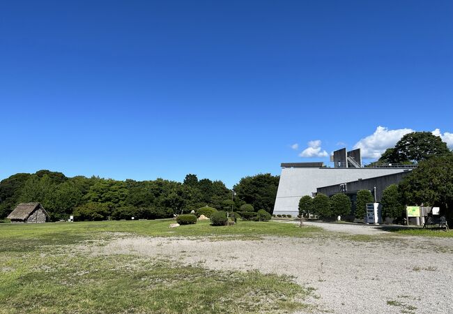 このあたりの遺跡・史跡見学の要になります。