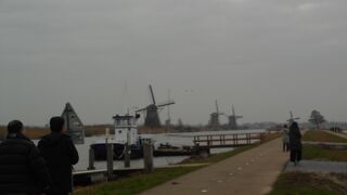 アムステルダムの郊外に点在する風車