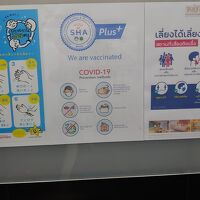 エレベーター内には日本語での案内があります。