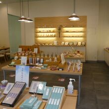 浦和コルソの１階の和服の店舗です。落ち着いた感じの店舗です。