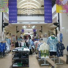 浦和のコルソの中の店舗と商品です。中はね明るい店舗が多いです