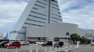 青森みやげならココ。展望台もあります。