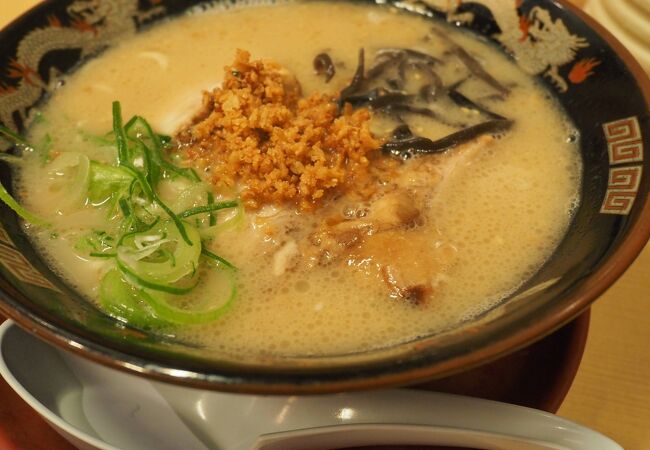 鹿児島中央駅近くの鹿児島ラーメン　豚とろ