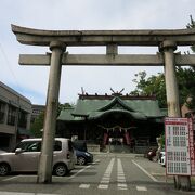 暗がり坂の先にある神社