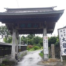 お寺の山門。