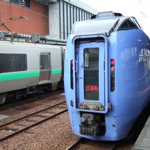 岩見沢に停車していた２８３系の試運転