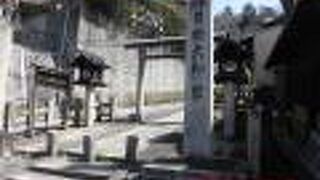 境内の奥に内宮、手前が外宮