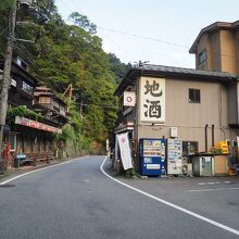 店構え。駐車場もあります。