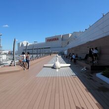 ４階の「展望デッキ」のデザインも抜かりなし