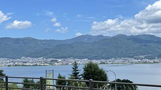 諏訪湖を見渡せる