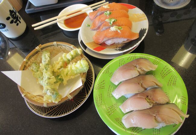 お寿司はもちろん、アスパラの天ぷらもおいしかった。