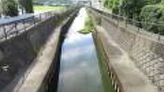 護岸されている川