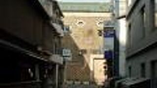 先斗町歌舞連場　舞妓さん、芸妓さんが厳しい鍛錬をされています