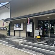 法隆寺の参道にあります