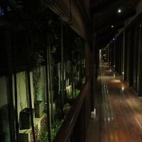 二階は、長廊下に面したお部屋が並んでいます。