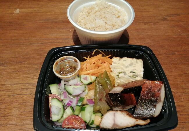 夕方からは飲み屋になります