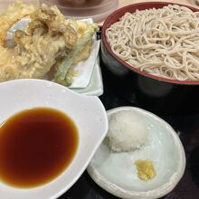 野菜天ぷらと蕎麦のセット