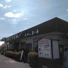 お店はこんな感じ。