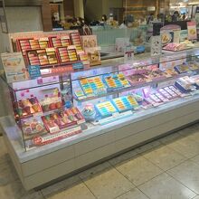 洋菓子のエリアは空いていた