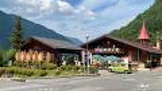 歩いて5分ほどのところに風穴