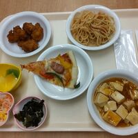 ビュッフェのディナー