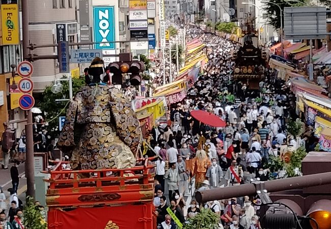 上尾駅東口で、3年振りに上尾祭りを開催していました