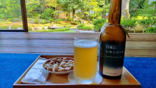 明治の元勲山縣有朋公の別荘で庭を眺めながら飲むクラフトビールは最高