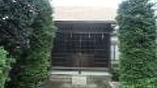 家来を従えた閻魔様が鎮座しています